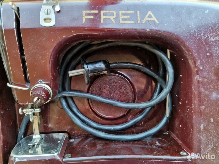 Старинная немецкая швейная машина. Раритет