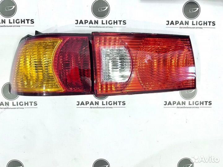 Стоп сигналы хрустальные задний Toyota Ipsum SXM10