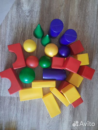 Кубики пластмассовые, конструкторы