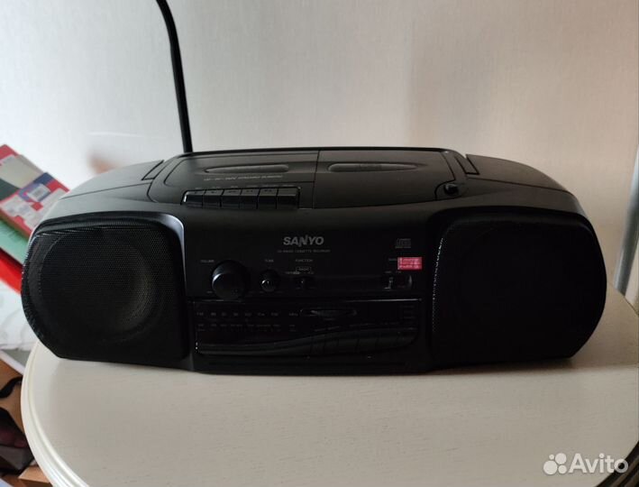 Магнитофон Sanyo CD Radio Cassette Recorder