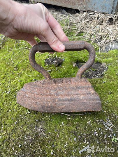 Старинный древний утюг