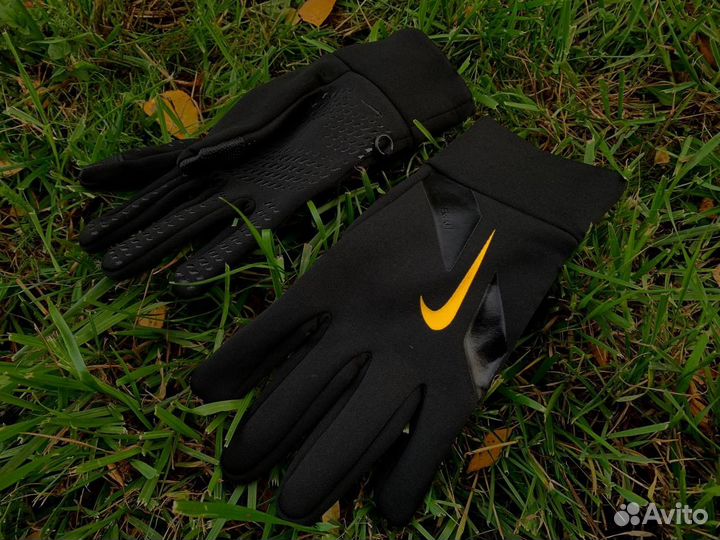 Перчатки Nike hyperwarm