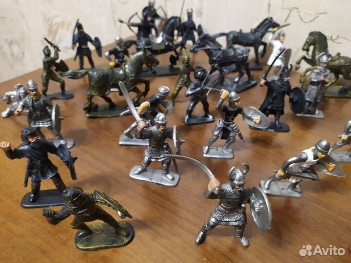 Солдатики пластмассовые