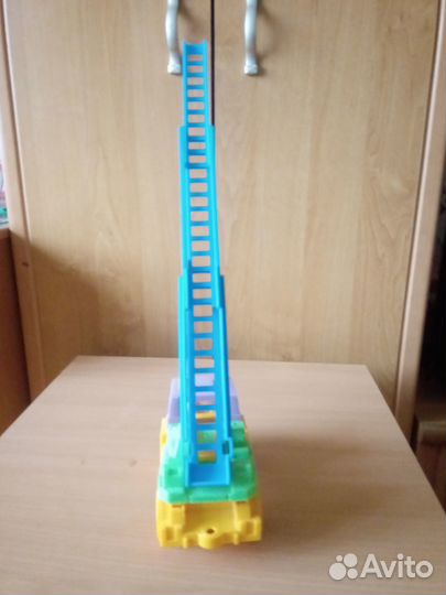 Машинка-грузовик с выдвижной лестницей