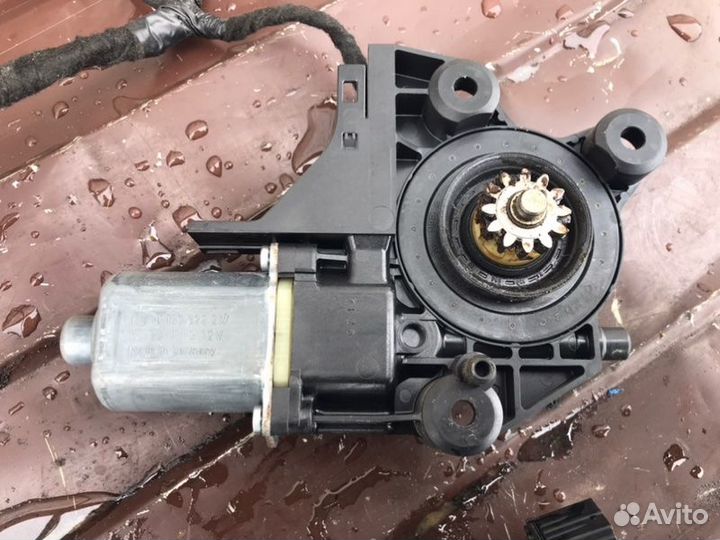 Мотор стеклоподъемника перед лев Ford Focus 2 2010