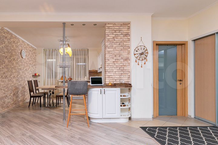 3-к. квартира, 100 м², 1/2 эт.