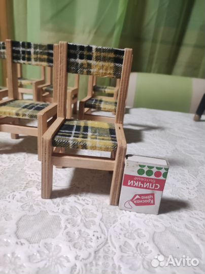 Стульчики для кукол