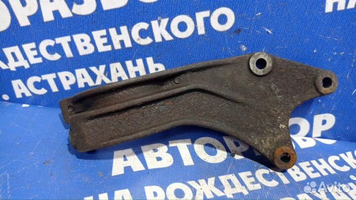 Кронштейн промежуточного вала Ford Focus 1 седан