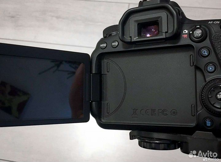 Фотоаппарат Canon EOS 6D Mark II и 50mm f/1.8