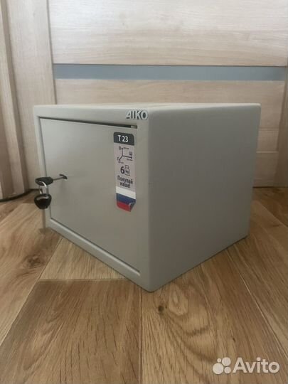 Сейф металлический