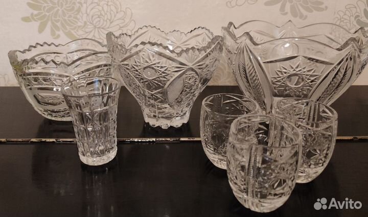 Цена за все 3 салатника и 4 хрустальные рюмки