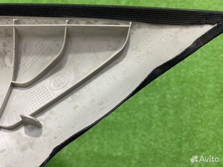 Обшивка стойки передняя правая Mercedes-Benz