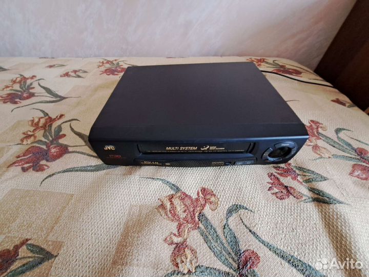 Видеомагнитофон jvc