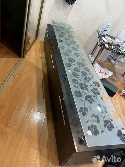 Полка под телевизор