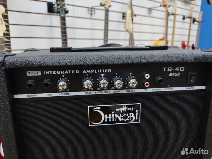 Комбоусилитель для бас гитары новый