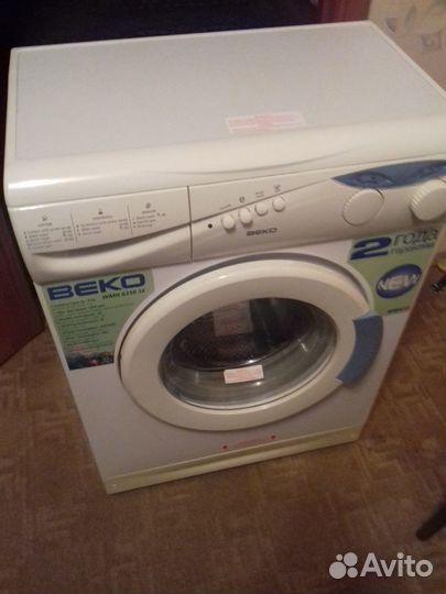 Новая узкая стиральная машина 