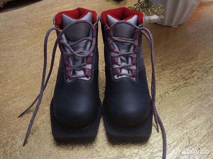 Лыжные ботинки tisa