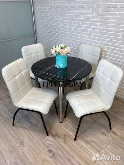 Кухонный стол и стулья