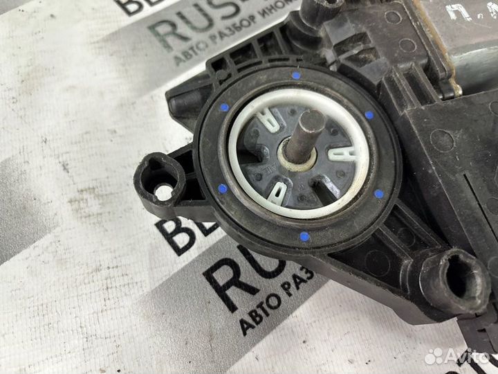 Моторчик стеклоподъемника передний левый Skoda