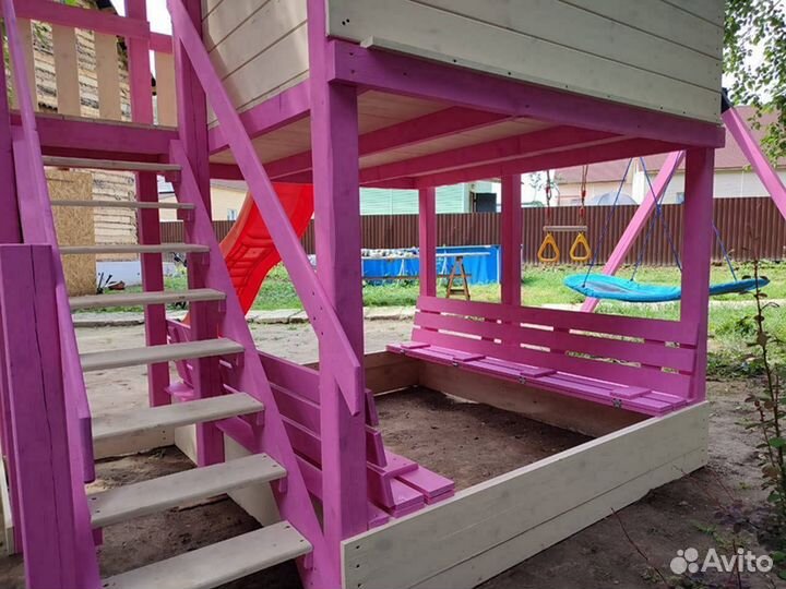Детские деревянный домик на сваях