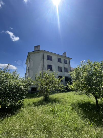 Дом 1347,7 м² на участке 57,5 сот.