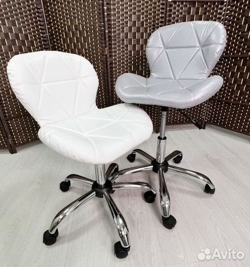 Стул для мастера педикюра, косметолога