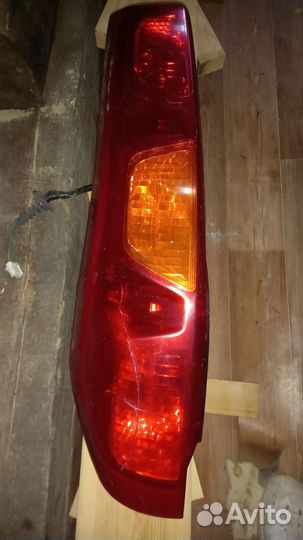 Задняя фара на ниссан