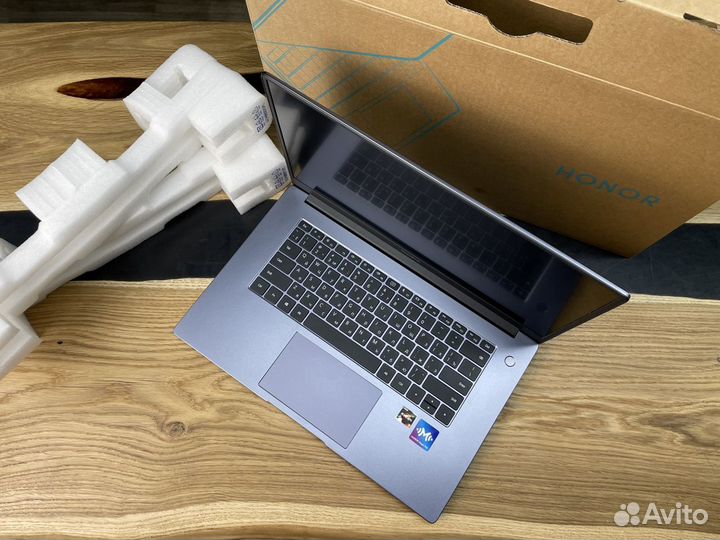 Ноутбук IPS 1920-1080 Magicbook
