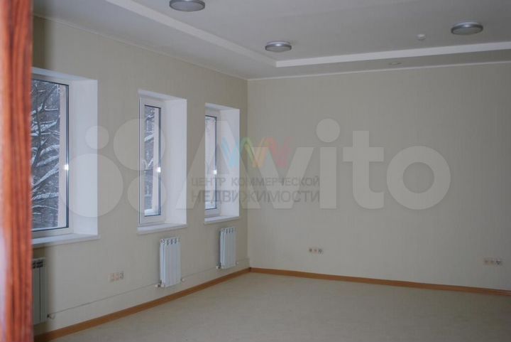 Здание с собственной парковкой на Проспекте