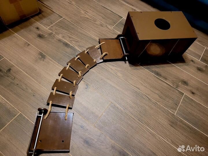 Настенный домик для кошки с лесенкой и полочками