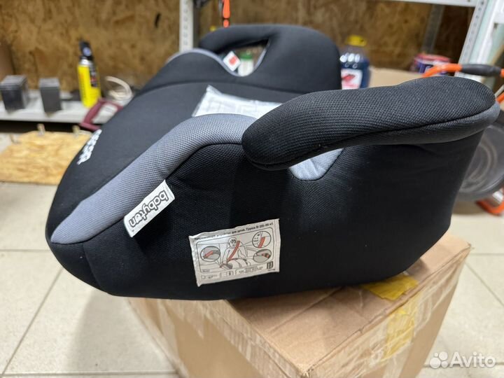 Автомобильное детское кресло бустер