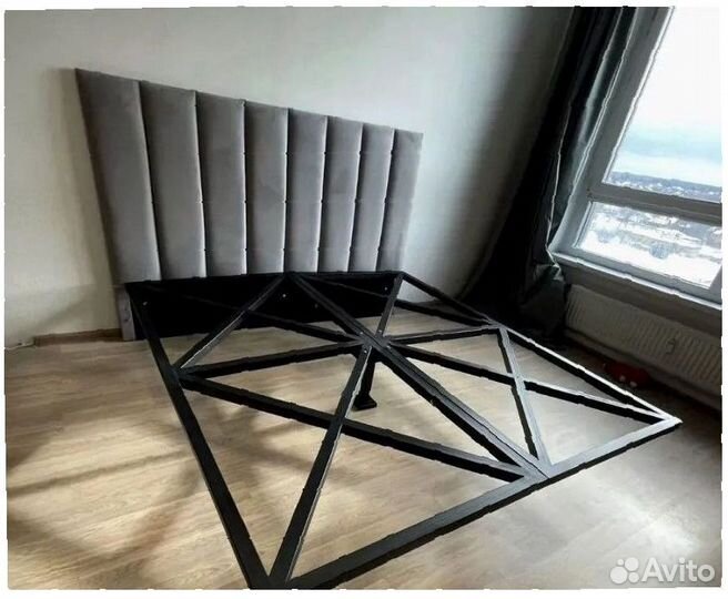 Кровать двуспальная парящая мягкая