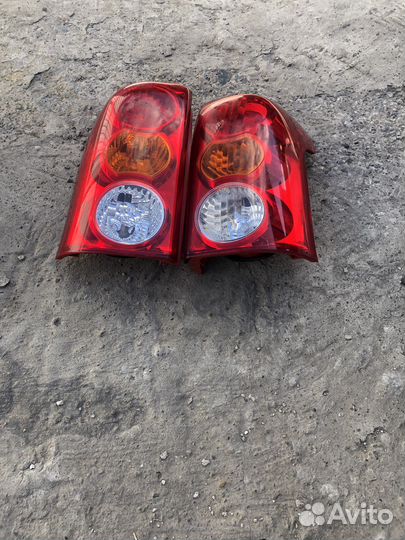Фонарь задний Toyota Raum Z20 2003-2011