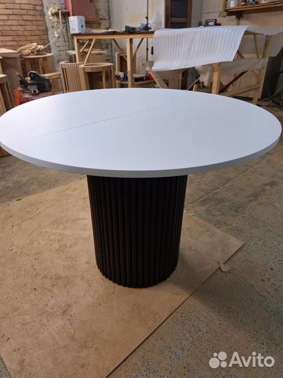 Стол кухонный раздвижной с рейками