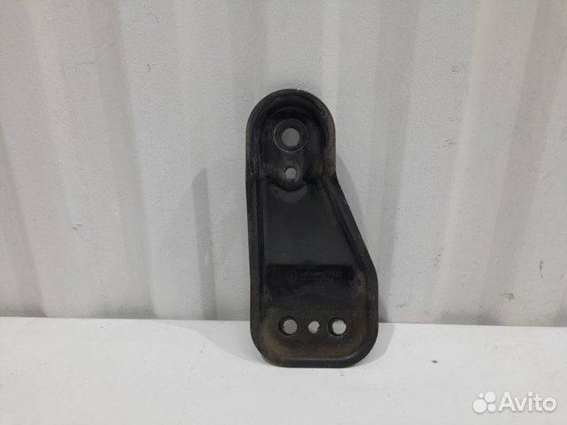 Кронштейн переднего рычага правый Volkswagen Polo