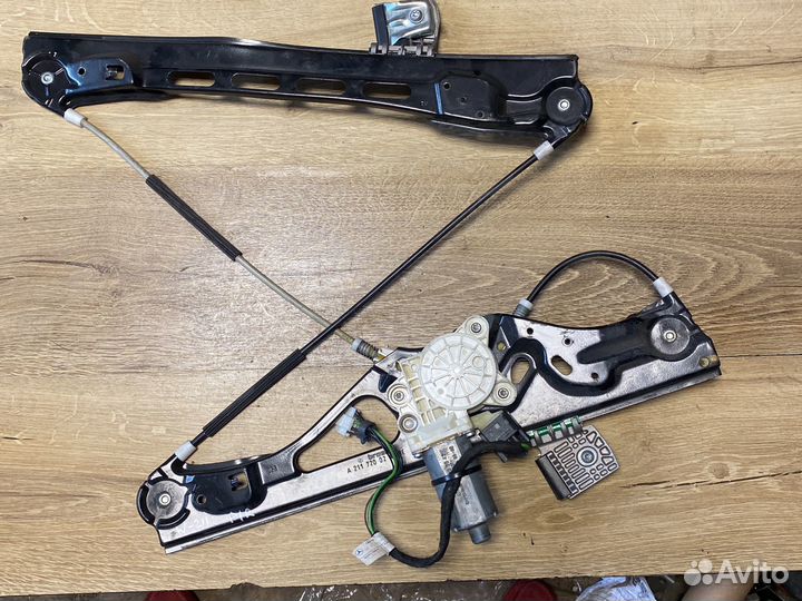 Mercedes е 211 передний правый стеклоподъёмник