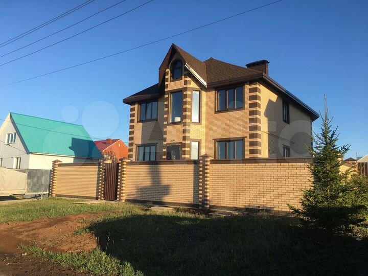 Коттедж 229,8 м² на участке 12 сот.