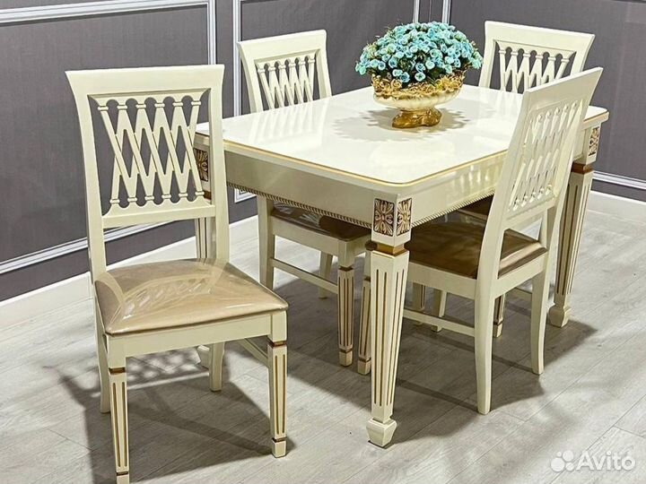 Стол и стулья 