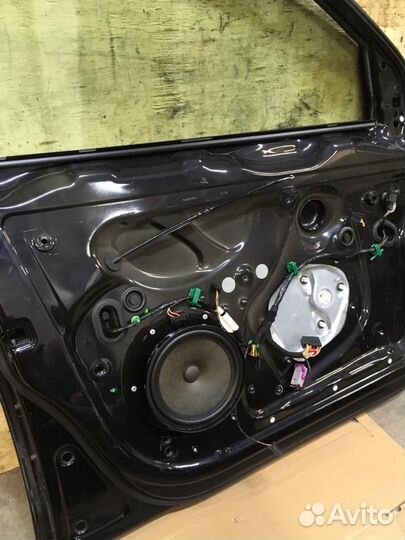 Передняя левая дверь Volkswagen Jetta 5