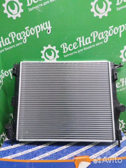 Радиатор охлаждения Renault Logan 1