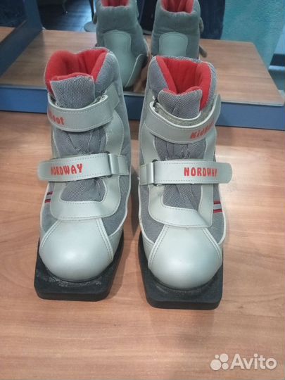 Лыжные ботинки