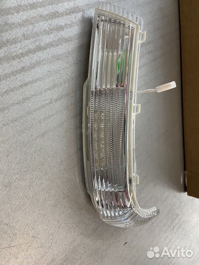 Повторитель поворота зеркала правый Touareg