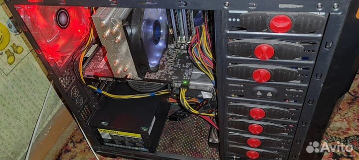 Компьютер (Intel Core i7 870, AMD Radeon HD 7800)