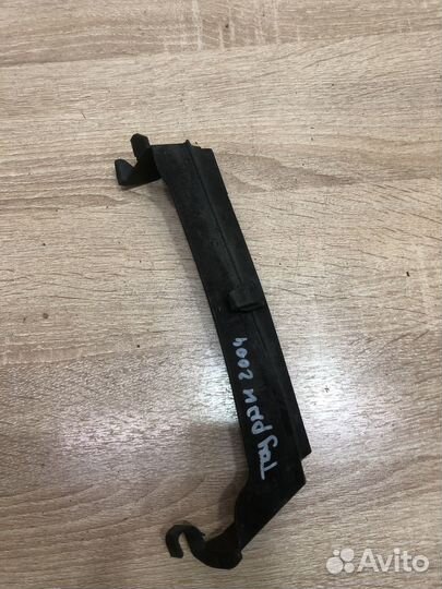 Нижняя часть воздухозаборника VW touran 1