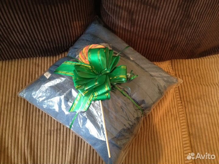 Подарочный набор с декор. подушкой новый