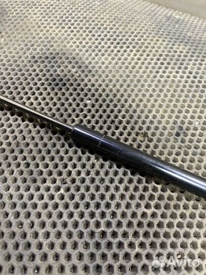 Амортизатор капота Ауди 80 B4 Audi