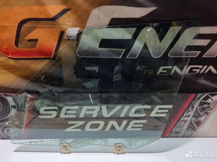 Стекло передней левой двери Land Rover Discovery 3