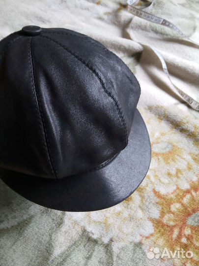 Кепка кожаная женская