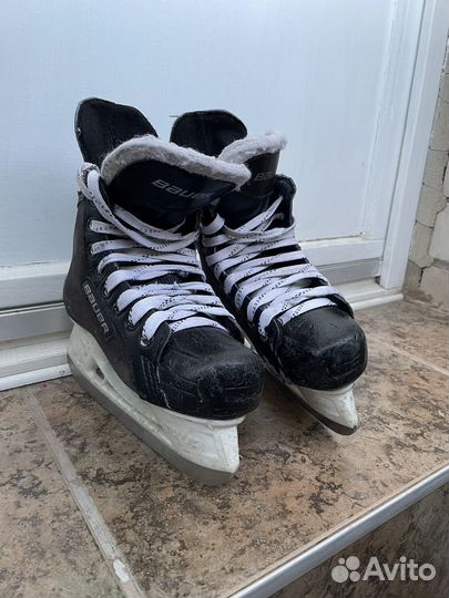 Коньки хоккейные Bauer Supreme 140 размер 33.5