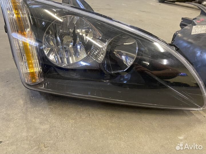 Передние фары Ford Focus 2 Дорестайлинг
